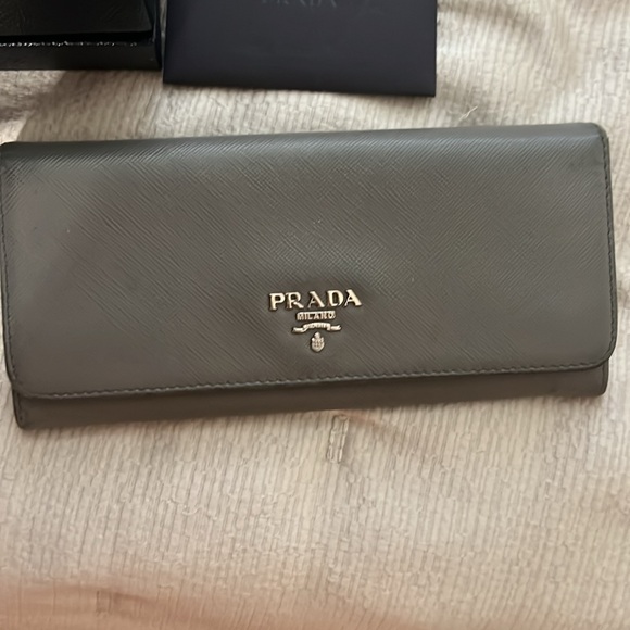Authentic grey Prada wallet - Picture 2 of 4
